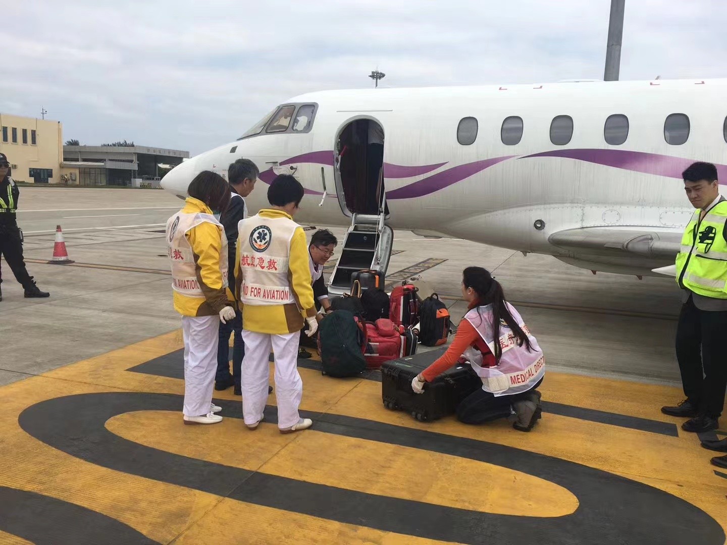 西安香港出入境救护车出租